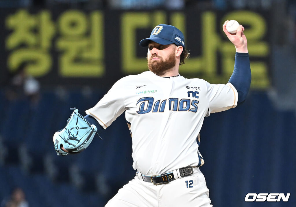 5일 창원NC파크에서 2025 신한 SOL 뱅크 KBO 리그 NC 다이노스와 두산 베어스의 경기가 열렸다. 홈팀 NC는 로건이, 방문팀 두산은 잭로그가 선발 출전했다. NC 다이노스 선발투수 로건이 역투하고 있다. 2025.09.05 / foto0307@osen.co.kr