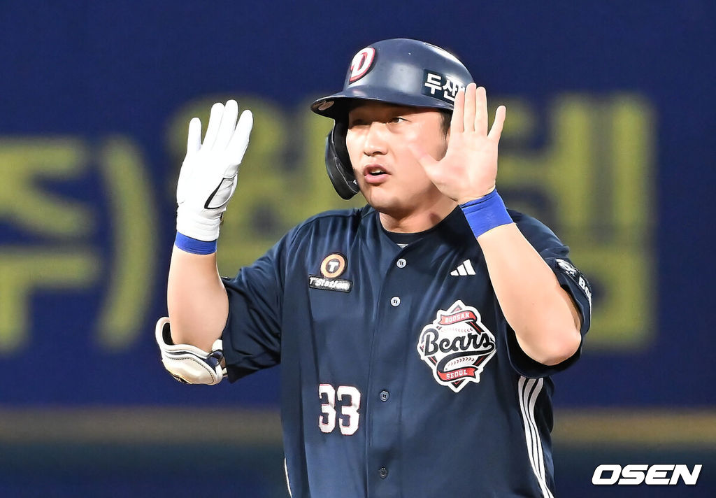 5일 창원NC파크에서 2025 신한 SOL 뱅크 KBO 리그 NC 다이노스와 두산 베어스의 경기가 열렸다. 홈팀 NC는 로건이, 방문팀 두산은 잭로그가 선발 출전했다. 두산 베어스 김인태가 2회초 좌익수 오른쪽 1타점 2루타를 치고 세리머니를 하고 있다. 2025.09.05 / foto0307@osen.co.kr