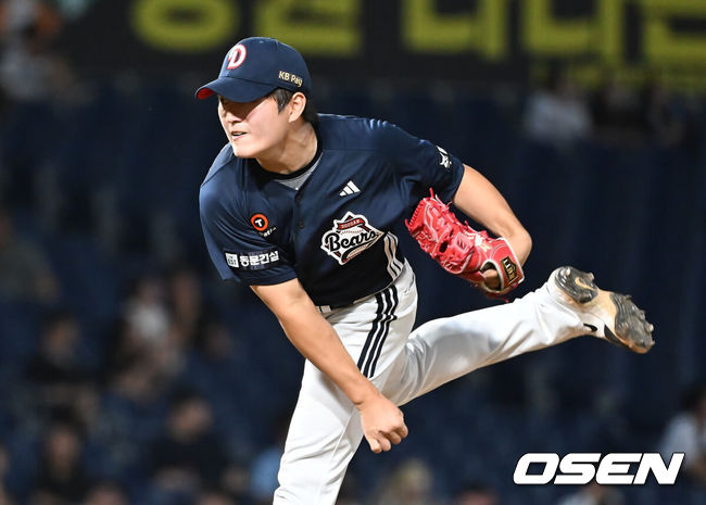 [OSEN=창원, 이석우 기자] 5일 창원NC파크에서 2025 신한 SOL 뱅크 KBO 리그 NC 다이노스와 두산 베어스의 경기가 열렸다. 홈팀 NC는 로건이, 방문팀 두산은 잭로그가 선발 출전했다. 두산 베어스 김택연이 역투하고 있다. 2025.09.05 / foto0307@osen.co.kr