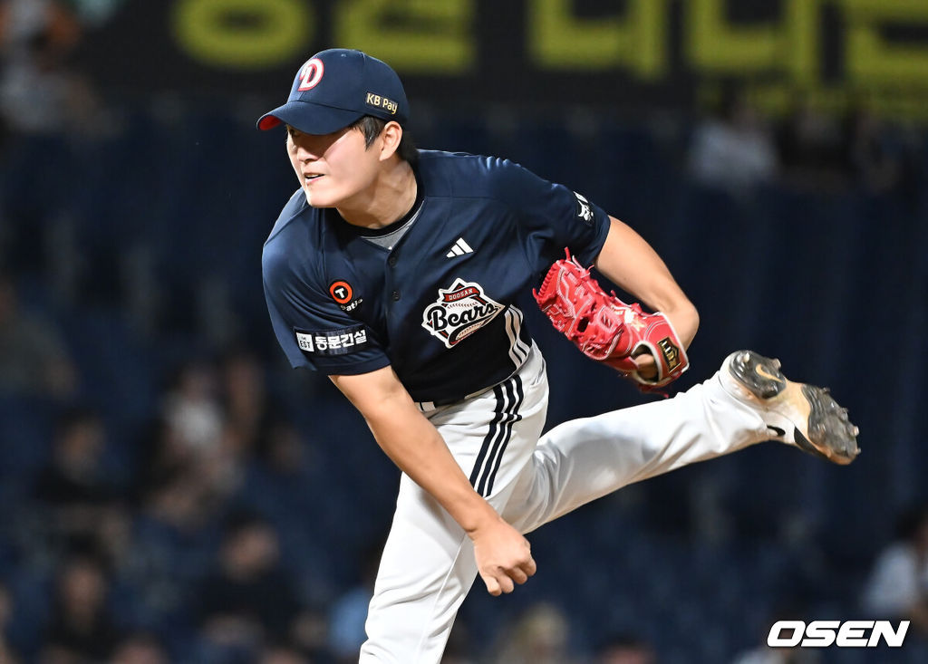 5일 창원NC파크에서 2025 신한 SOL 뱅크 KBO 리그 NC 다이노스와 두산 베어스의 경기가 열렸다. 홈팀 NC는 로건이, 방문팀 두산은 잭로그가 선발 출전했다. 두산 베어스 김택연이 역투하고 있다. 2025.09.05 / foto0307@osen.co.kr