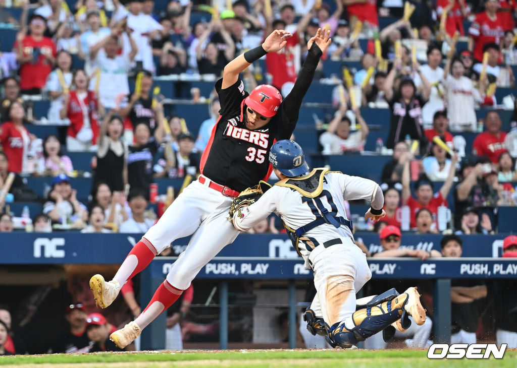 6일 창원NC파크에서 2025 신한 SOL 뱅크 KBO 리그 NC 다이노스와 KIA 타이거즈의 경기가 열렸다. 홈팀 NC는 라일리가, 방문팀 KIA는 올러가 선발 출전했다. KIA 타이거즈 김석환이 4회초 2사 1,2루 김호령의 우익수 앞 안타때 홈에서 태그 아웃되고 있다. 2025.09.06 / foto0307@osen.co.kr
