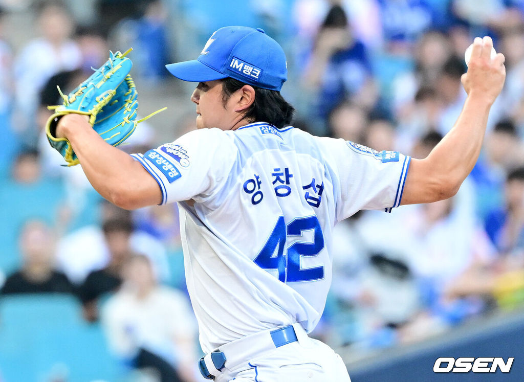 6일 대구삼성라이온즈파크에서 ‘2025 신한 SOL Bank KBO리그’ 삼성 라이온즈와 한화 이글스의 경기가 열렸다.홈팀 삼성은 이승현, 방문팀 한화는 문동주를 선발로 내세웠다.3회초 삼성 투수 양창섭이 힘차게 공을 뿌리고 있다. 2025.09.06 / dreamer@osen.co.kr