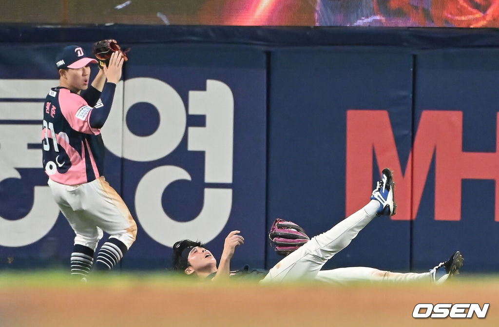 7일 창원NC파크에서 2025 신한 SOL 뱅크 KBO 리그 NC 다이노스와 KIA 타이거즈의 경기가 열렸다. 홈팀 NC는 구창모가, 방문팀 KIA는 양현종이 선발 출전했다. NC 다이노스 천재환이 5회초 2사 1,2루 KIA 타이거즈 김선빈의 타구를 몸을 날려 잡고 충격으로 고통스러워하고 있다. 2025.09.07 / foto0307@osen.co.kr