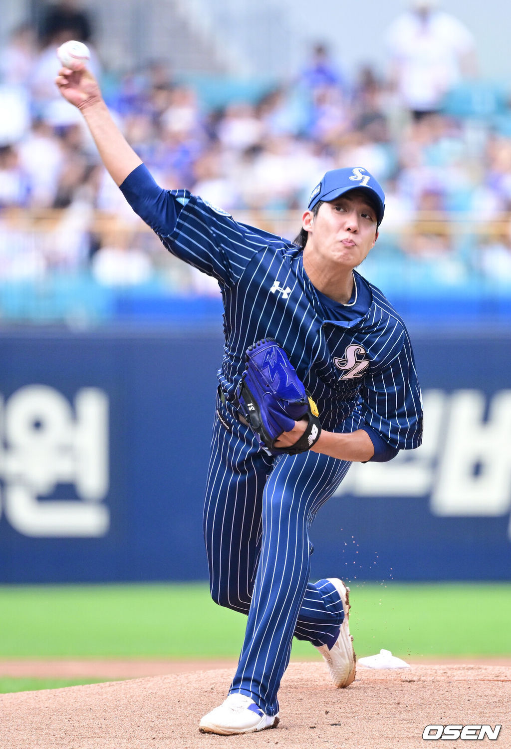 7일 대구삼성라이온즈파크에서 ‘2025 신한 SOL Bank KBO리그’ 삼성 라이온즈와 한화 이글스의 경기가 열렸다.홈팀 삼성은 원태인, 방문팀 한화는 황준서를 선발로 내세웠다.1회초 삼성 선발 원태인이 힘차게 공을 뿌리고 있다. 2025.09.06 / dreamer@osen.co.kr