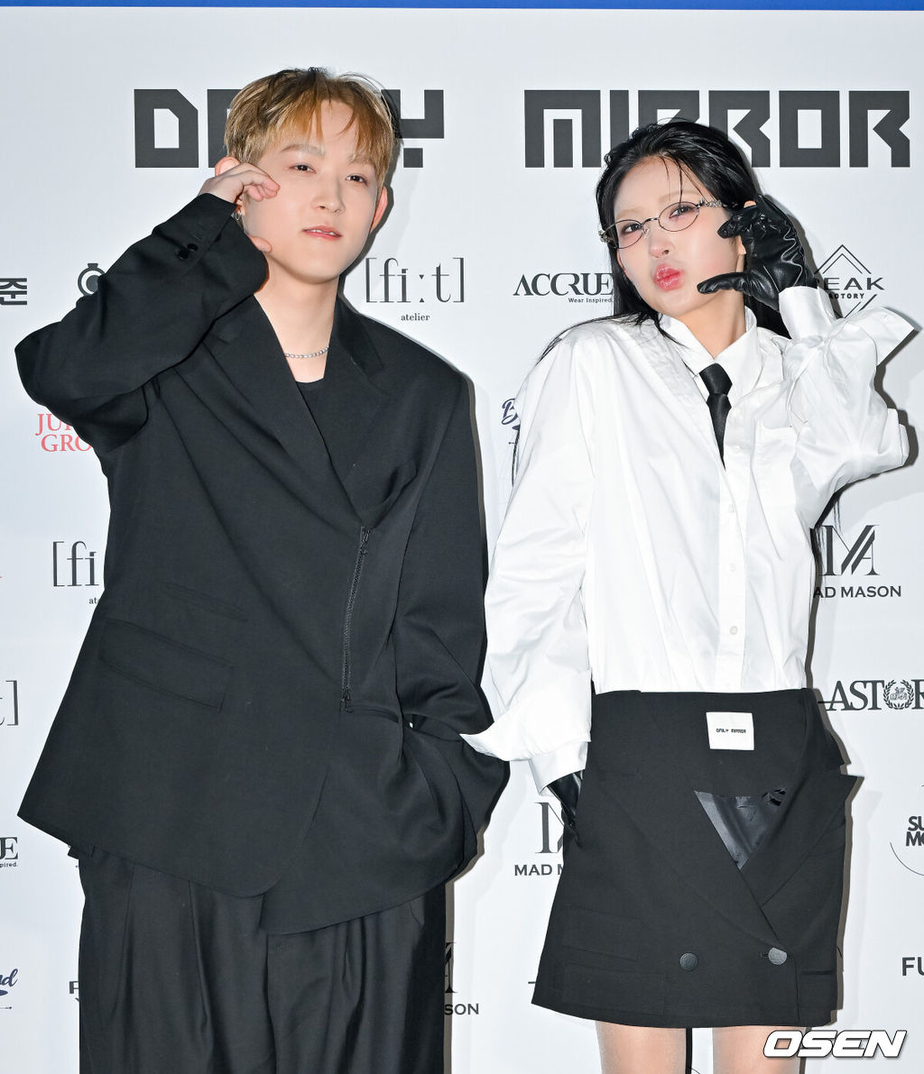 7일 서울 중구 동대문디자인플라자(DDP)에서 '2025 F/W 서울패션위크’가 열렸다. 올해 25주년을 맞은 국내 최대 패션 행사 ‘서울패션위크’는 5일부터 9일까지 닷새간 열린다.지플랫(환희)와 최준희가 포토월에서 포즈를 취하고 있다. 2025.02.07 / soul1014@osen.co.kr