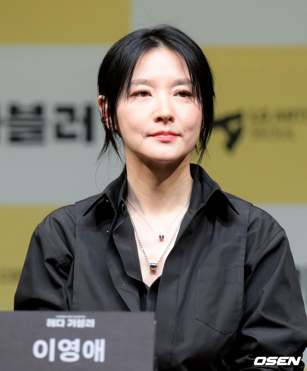 연극 ‘헤다 가블러’ 제작발표회가 8일 오후 서울 강서구 LG아트센터 서울에서 열렸다.이날 현장에는 이현정 LG아트센터장을 비롯해 연출가 전인철, 배우 이영애, 김정호, 지현준, 이승주, 백지원 등이 참석했다.배우 이영애가 질의응답 시간을 갖고 있다. 2025.04.08 /cej@osen.co.kr