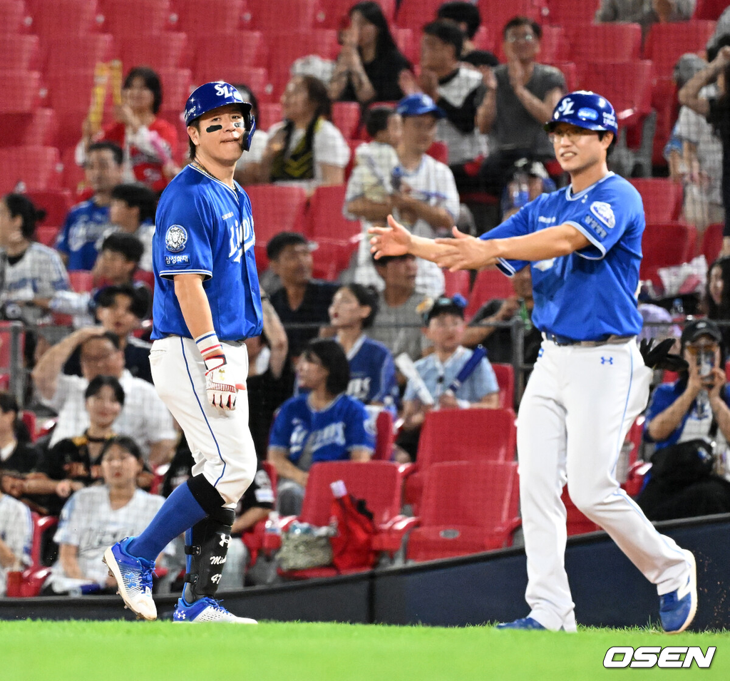 10일 오후 광주-기아 챔피언스필드에서 2025 신한 SOL Bank KBO리그 KIA 타이거즈와 삼성 라이온즈의 경기가 열렸다.KIA는 네일, 삼성은 가라비토를 선발 투수로 내세웠다.5회초 2사 만루에서 삼성 강민호가 땅볼로 물러나며 아쉬워하고 있다. 2025.09.10 /sunday@osen.co.kr