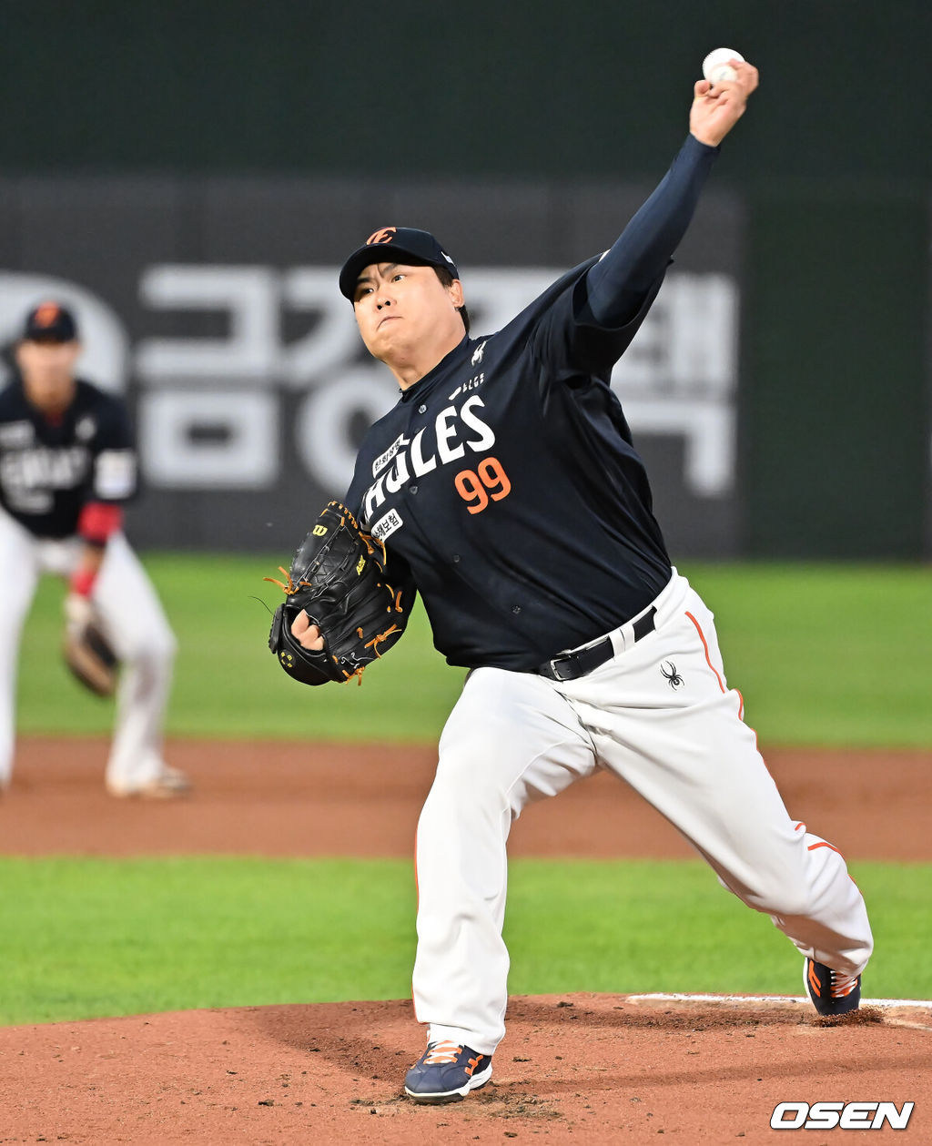 10일 부산 사직야구장에서 2025 신한 SOL 뱅크 KBO 리그 롯데 자이언츠와 한화 이글스의 경기가 열렸다. 홈팀 롯데는 감보아가, 방문팀 한화는 류현진이 선발 출전했다.한화 이글스 선발 투수 류현진이 역투하고 있다. 2025.09.10 / foto0307@osen.co.kr