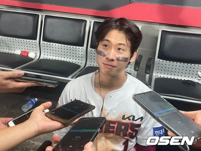 KIA 박찬호가 10일 삼성전에서 승리한 후 인터뷰를 하고 있다. /OSEN DB