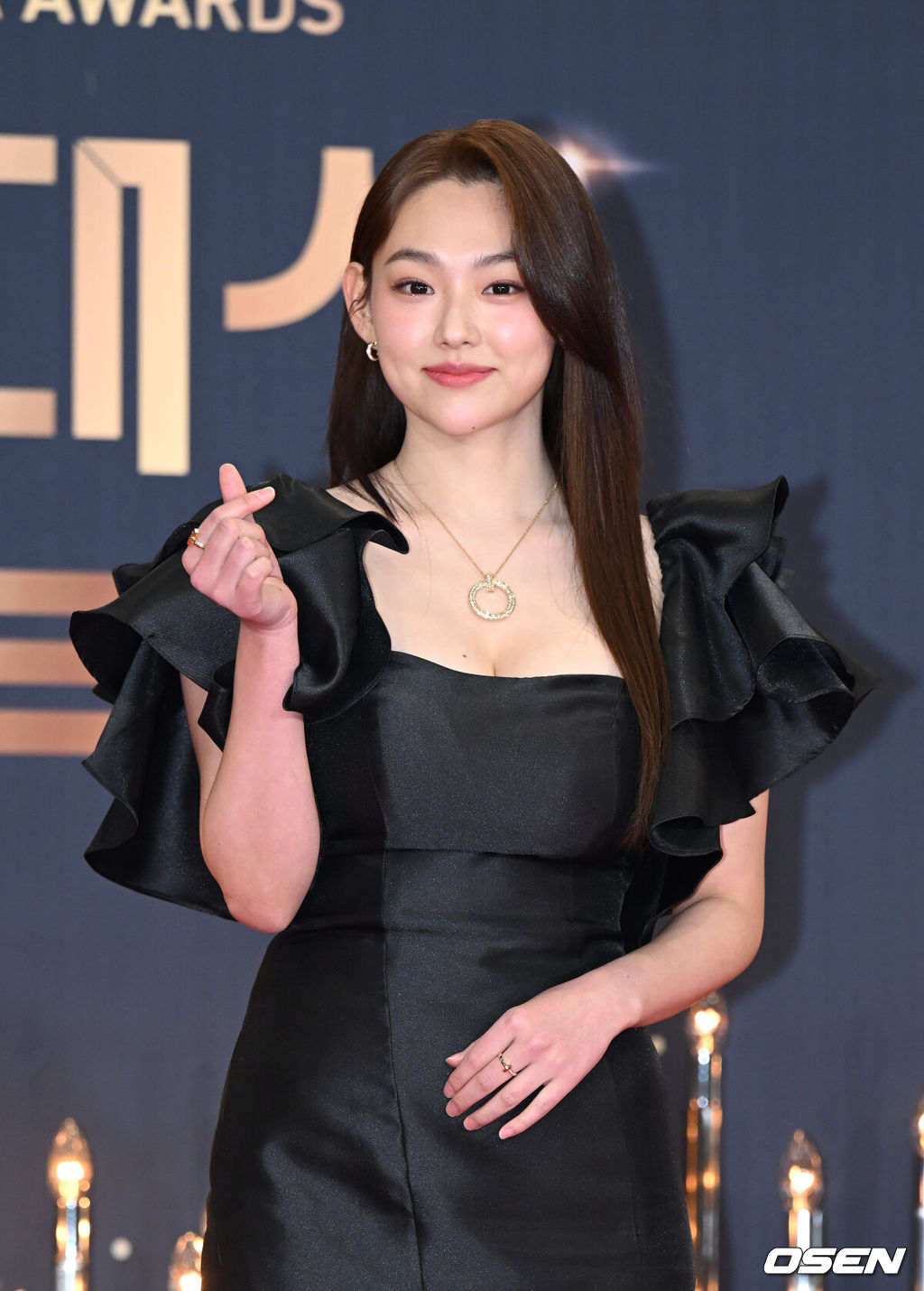 31일 오후 서울 여의도 KBS 신관공개홀에서 2022 KBS 연기대상 레드카펫 행사가 진행됐다.배우 강미나가 레드카펫을 밟고 있다. 2022.12.31 /sunday@osen.co.kr