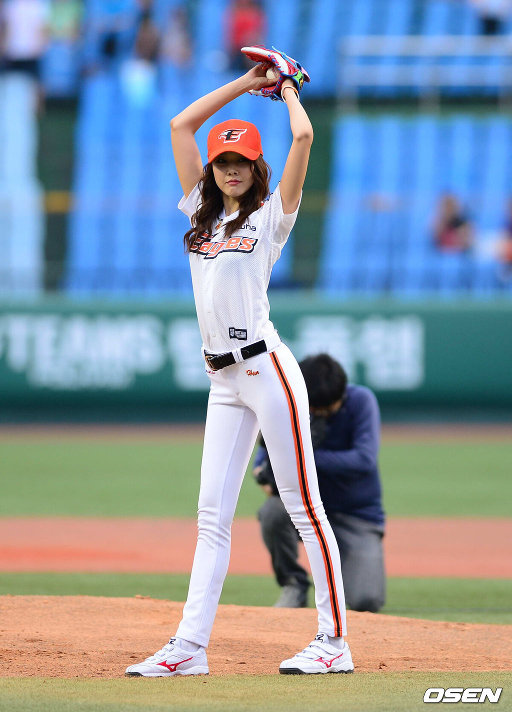 [OSEN DB] 한혜진 시구 2012.06.29 / photo@osen.co.kr
