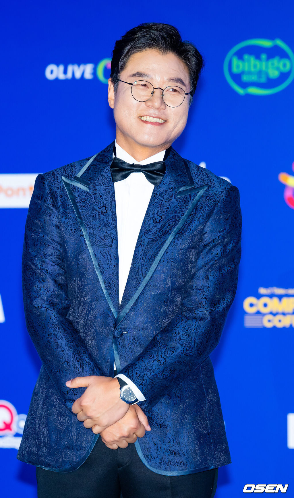 22일 오후 일본 교세라 돔 오사카서 '2024 MAMA AWARDS(마마 어워즈)' 레드카펫 행사가 진행됐다.'2024 MAMA AWARDS'는 현지시간 기준으로 21일 미국 LA 돌비씨어터에서, 22일과 23일에 일본 교세라 돔 오사카에서 개최된다.나영석 PD가 레드카펫을 밟으며 포즈를 취하고 있다. 2024.11.22 /rumi@osen.co.kr