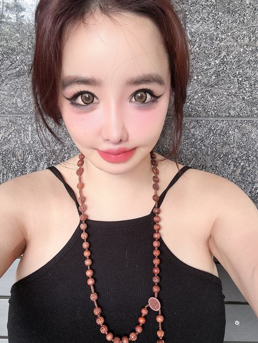 박봄 SNS