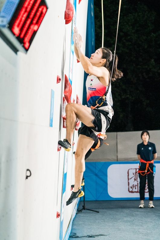 대한산악연맹은 "중국 구이양에서 열린 '2025 IFSC 클라이밍 구이양 스피드 월드컵'에서 대한민국 클라이밍 스피드 국가대표 정지민이 여자 스피드 부문에서 은메달을 획득했다"고 밝혔다. / 대한산악연맹