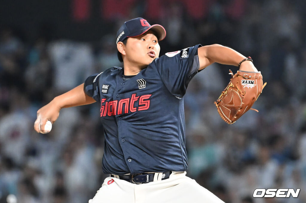 22일 창원NC파크에서 2025 신한 SOL 뱅크 KBO 리그 NC 다이노스와 롯데 자이언츠의 경기가 열렸다. 홈팀 NC는 신민혁이, 방문팀 롯데는 박세웅이 선발 출전했다. 롯데 자이언츠 박진이 역투하고 있다. 2025.08.22 / foto0307@osen.co.kr