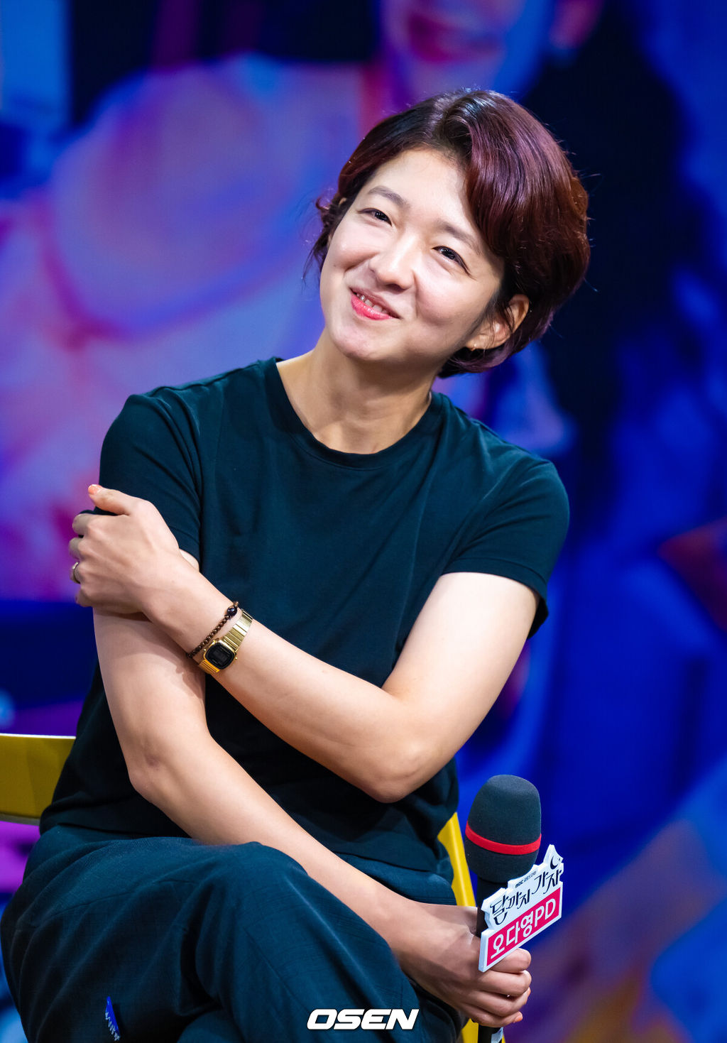 MBC 금토드라마 '달까지 가자' 제작발표회가 16일 오전 서울 상암 MBC에서 진행됐다. '달까지 가자'는 월급만으론 생존할 수 없는 흙수저 세 여자가 코인 투자에 뛰어들며 벌어지는 하이퍼리얼리즘 생존 드라마로 뱅 이선빈과 라미란, 조아람, 김영대가 출연한다.오다영 연출이 미소 짓고 있다.  2025.09.16 / soul1014@osen.co.kr