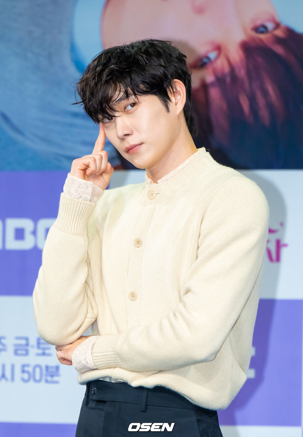 MBC 금토드라마 '달까지 가자' 제작발표회가 16일 오전 서울 상암 MBC에서 진행됐다. '달까지 가자'는 월급만으론 생존할 수 없는 흙수저 세 여자가 코인 투자에 뛰어들며 벌어지는 하이퍼리얼리즘 생존 드라마로 뱅 이선빈과 라미란, 조아람, 김영대가 출연한다.배우 김영대가 포즈를 취하고 있다.  2025.09.16 / soul1014@osen.co.kr