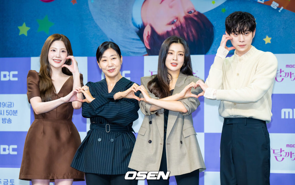 MBC 금토드라마 '달까지 가자' 제작발표회가 16일 오전 서울 상암 MBC에서 진행됐다. '달까지 가자'는 월급만으론 생존할 수 없는 흙수저 세 여자가 코인 투자에 뛰어들며 벌어지는 하이퍼리얼리즘 생존 드라마로 뱅 이선빈과 라미란, 조아람, 김영대가 출연한다.배우 조아람과 라미란, 이선빈, 김영대가 포즈를 취하고 있다.  2025.09.16 / soul1014@osen.co.kr