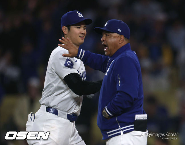 [사진] LA 다저스 오타니 쇼헤이와 데이브 로버츠 감독. ⓒGettyimages(무단전재 및 재배포 금지)
