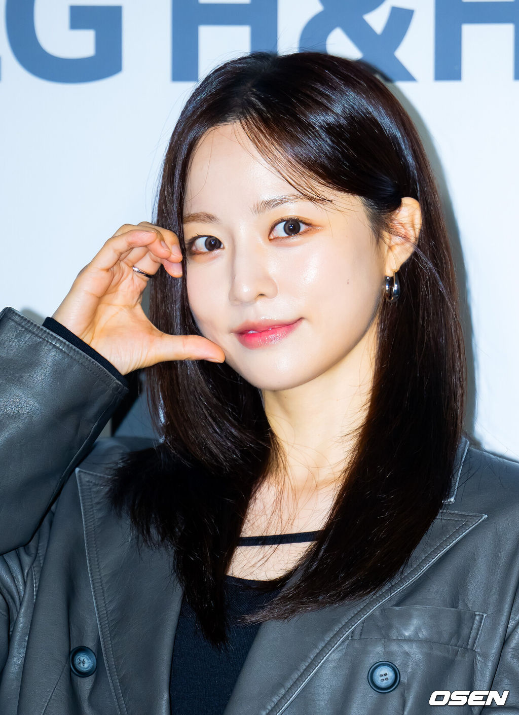 4일 서울 중구 동대문디자인플라자(DDP)에서 ‘2026 S/S 서울패션위크’ 포토월 행사가 열렸다.‘2026 S/S 서울패션위크’는 동대문디자인플라자(DDP) 등 서울 전역에서 7일까지 펼쳐진다.배우 배윤경이 포즈를 취하고 있다. 2025.09.04 / rumi@osen.co.kr
