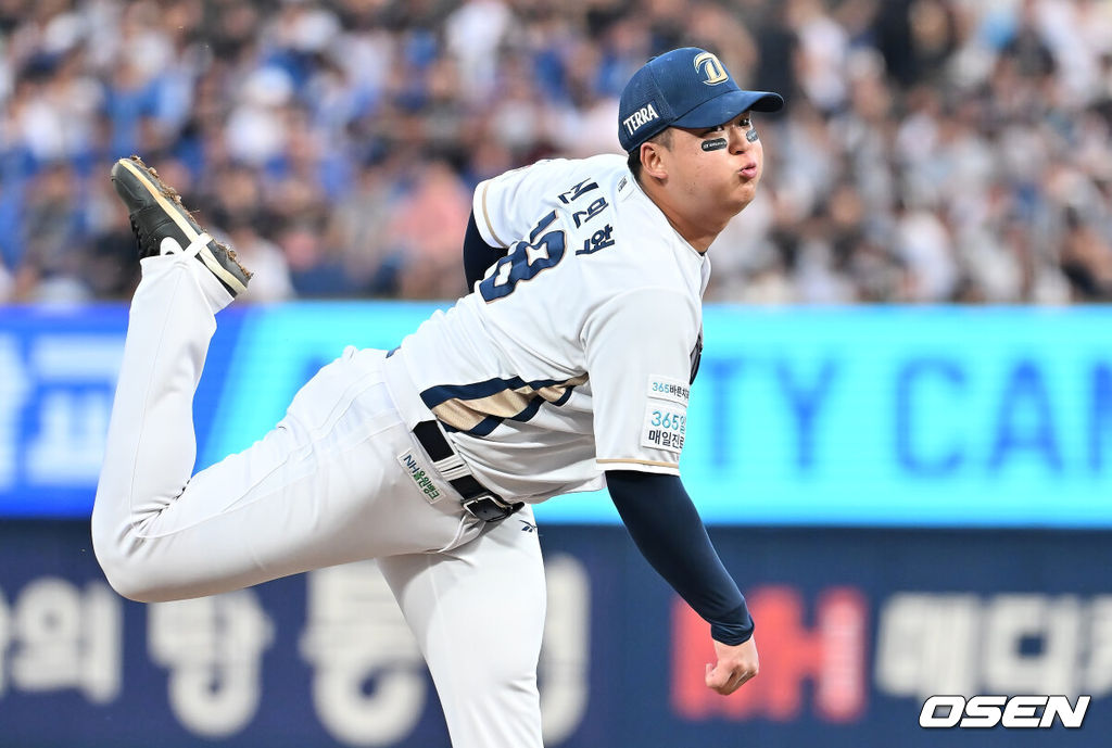 22일 창원NC파크에서 2025 신한 SOL 뱅크 KBO 리그 NC 다이노스와 롯데 자이언츠의 경기가 열렸다. 홈팀 NC는 신민혁이, 방문팀 롯데는 박세웅이 선발 출전했다. NC 다이노스 선발투수 신민혁이 역투하고 있다. 2025.08.22 / foto0307@osen.co.kr