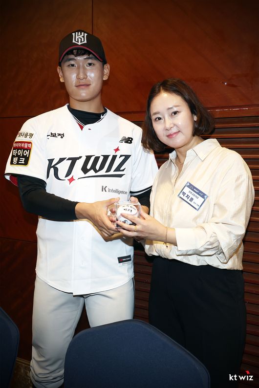 KT 위즈 제공