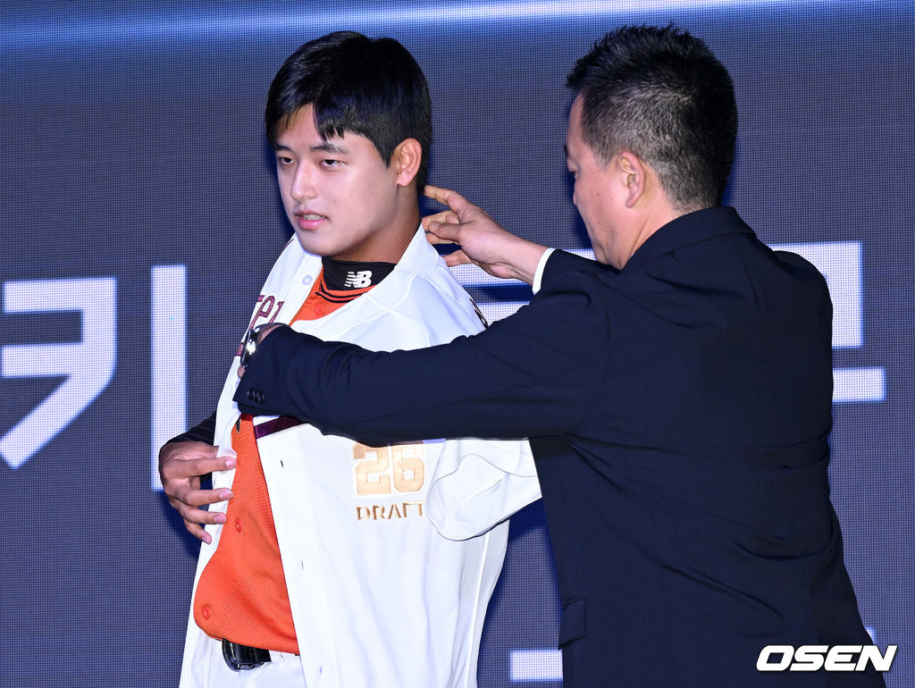 모두의 예상대로 키움 유니폼 입은 박준현