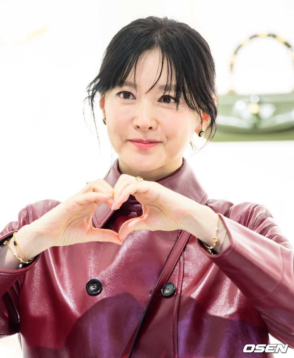 7일 서울 강남구 현대백화점 압구정 본점에서 한 이탈리아 럭셔리 브랜드의 스토어 리뉴얼 오픈 기념 행사가 열렸다.이날 행사에는  배우 추영우, 배우 정소민, 제로베이스원 (성한빈, 김지웅), 배우 이영애가 참석했다.배우 이영애가 포즈를 취하고 있다. 2025.02.07 /cej@osen.co.kr