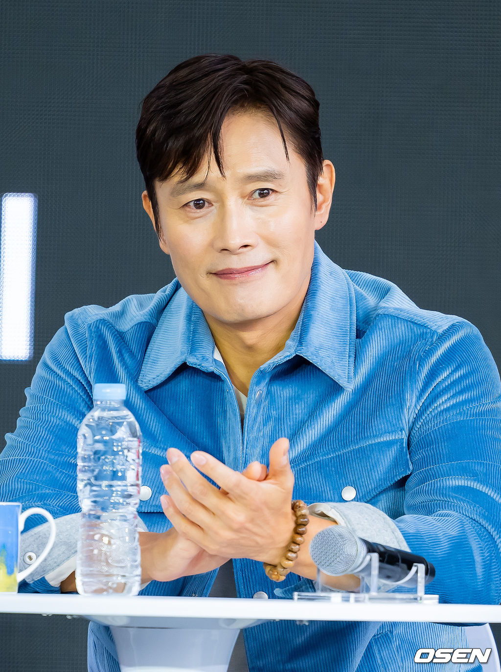 제30회 부산국제영화제(BIFF) 영화 ‘어쩔수가없다’ 오픈토크 행사가 18일 부산 해운대구 영화의 전당에서 열렸다.올해 30주년을 맞이한 부산국제영화제는 오는 26일까지 총 64개국 328편의 작품을 만날수 있다.배우 이병헌이 오픈토크에서 환하게 웃고 있다.  2025.09.18 / rumi@osen.co.kr