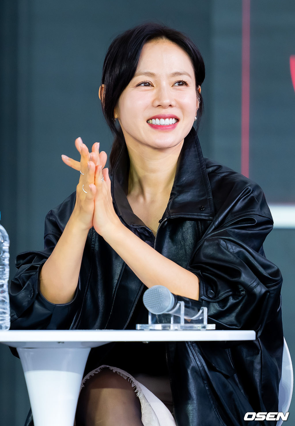 제30회 부산국제영화제(BIFF) 영화 ‘어쩔수가없다’ 오픈토크 행사가 18일 부산 해운대구 영화의 전당에서 열렸다.올해 30주년을 맞이한 부산국제영화제는 오는 26일까지 총 64개국 328편의 작품을 만날수 있다.배우 손예진이 오픈토크에서 환하게 웃고 있다.  2025.09.18 / rumi@osen.co.kr
