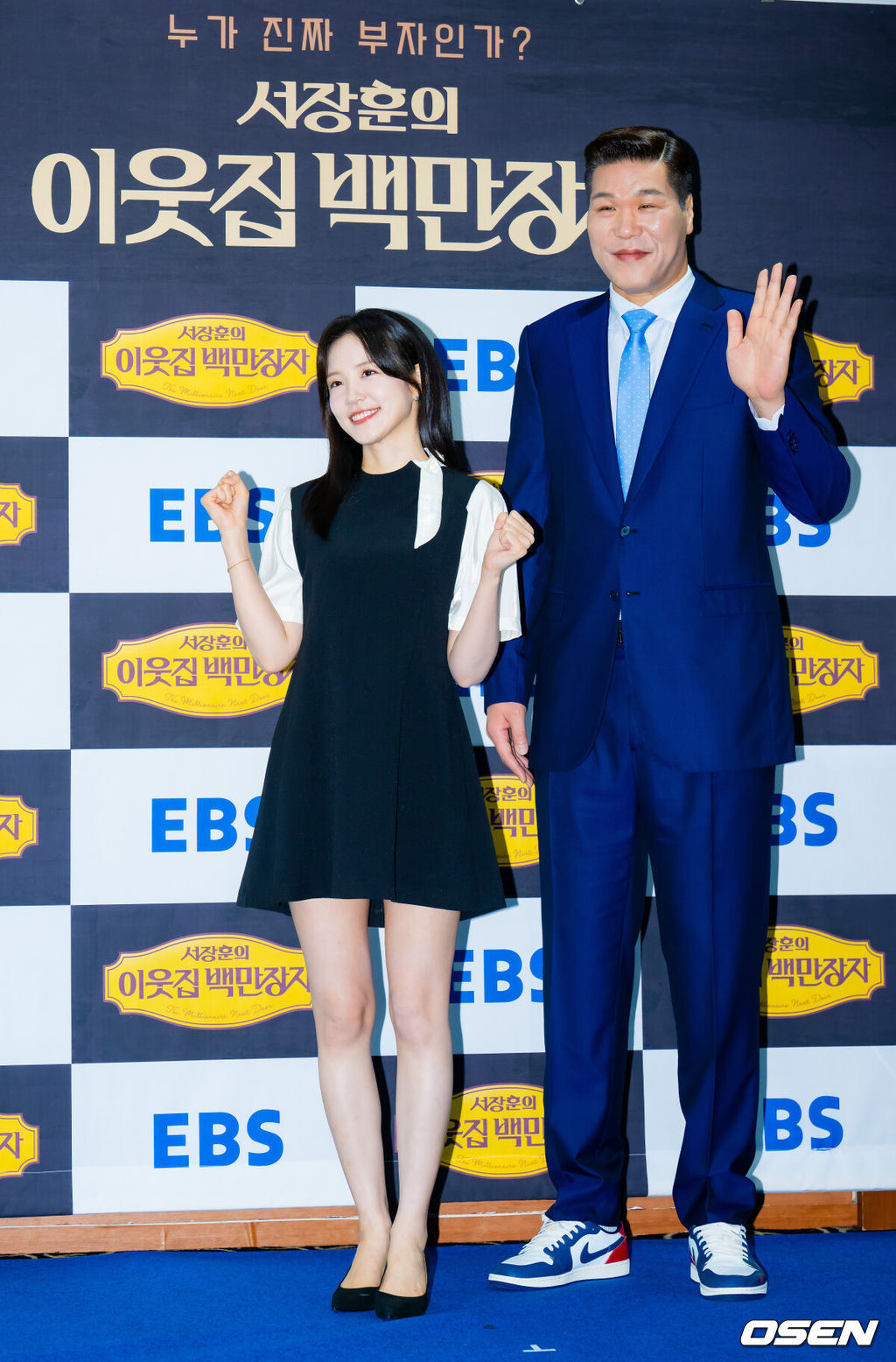 16일 오전 서울 중구 프레스센터 서울 클럽홀에서 EBS ‘서장훈의 이웃집 백만장자’ 제작발표회가 열렸다.올 상반기 많은 사랑을 받았던 EBS ‘서장훈의 이웃집 백만장자’가 17일(수) 정규 편성으로 돌아온다. 이번에는 MC 장예원과 호흡을 맞추며 다양한 분야의 ‘백만장자’들을 만나 이야기를 나눌 것으로 기대를 모으고 있다.장예원, 서장훈이 포토타임을 갖고 있다. 2025.09.16 /rumi@osen.co.kr