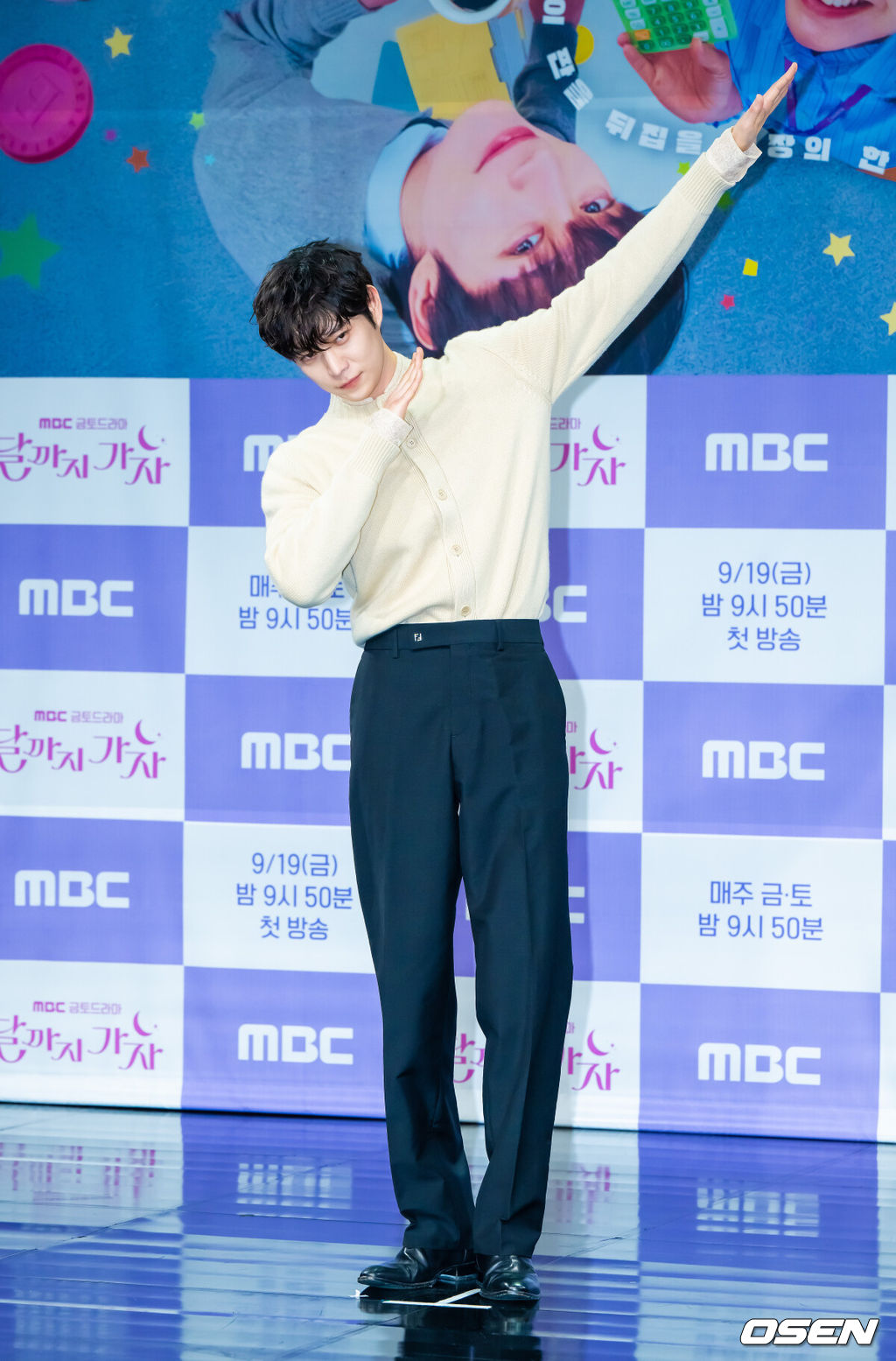 MBC 금토드라마 '달까지 가자' 제작발표회가 16일 오전 서울 상암 MBC에서 진행됐다. '달까지 가자'는 월급만으론 생존할 수 없는 흙수저 세 여자가 코인 투자에 뛰어들며 벌어지는 하이퍼리얼리즘 생존 드라마로 뱅 이선빈과 라미란, 조아람, 김영대가 출연한다.배우 김영대가 포즈를 취하고 있다.  2025.09.16 / soul1014@osen.co.kr