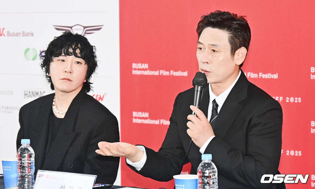 19일 부산 해운대구 영화의전당 비프힐에서 제30회 부산국제영화제 영화 ‘굿뉴스’ 기자회견이 열렸다.변성현 감독, 배우 설경구, 홍경, 야마다 타카유키가 자리했다.설경구가 기자들의 질문에 답하고 있다. 2025.09.19 / foto0307@osen.co.kr