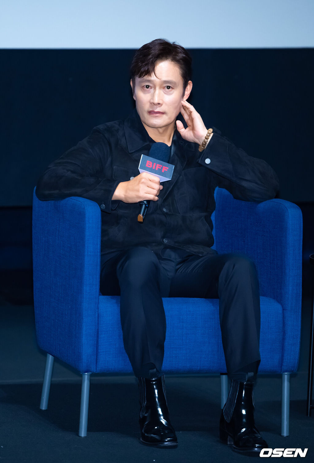 19일 부산 해운대구 동서대학교 소향씨어터 신한카드홀에서 배우 이병헌 액터스 하우스 행사가 열렸다.올해 30주년을 맞이한 부산국제영화제는 오는 26일까지 총 64개국 328편의 작품을 만날수 있다.배우 이병헌이 관객들과 만남을 갖고 있다. 2025.09.19 / rumi@osen.co.kr