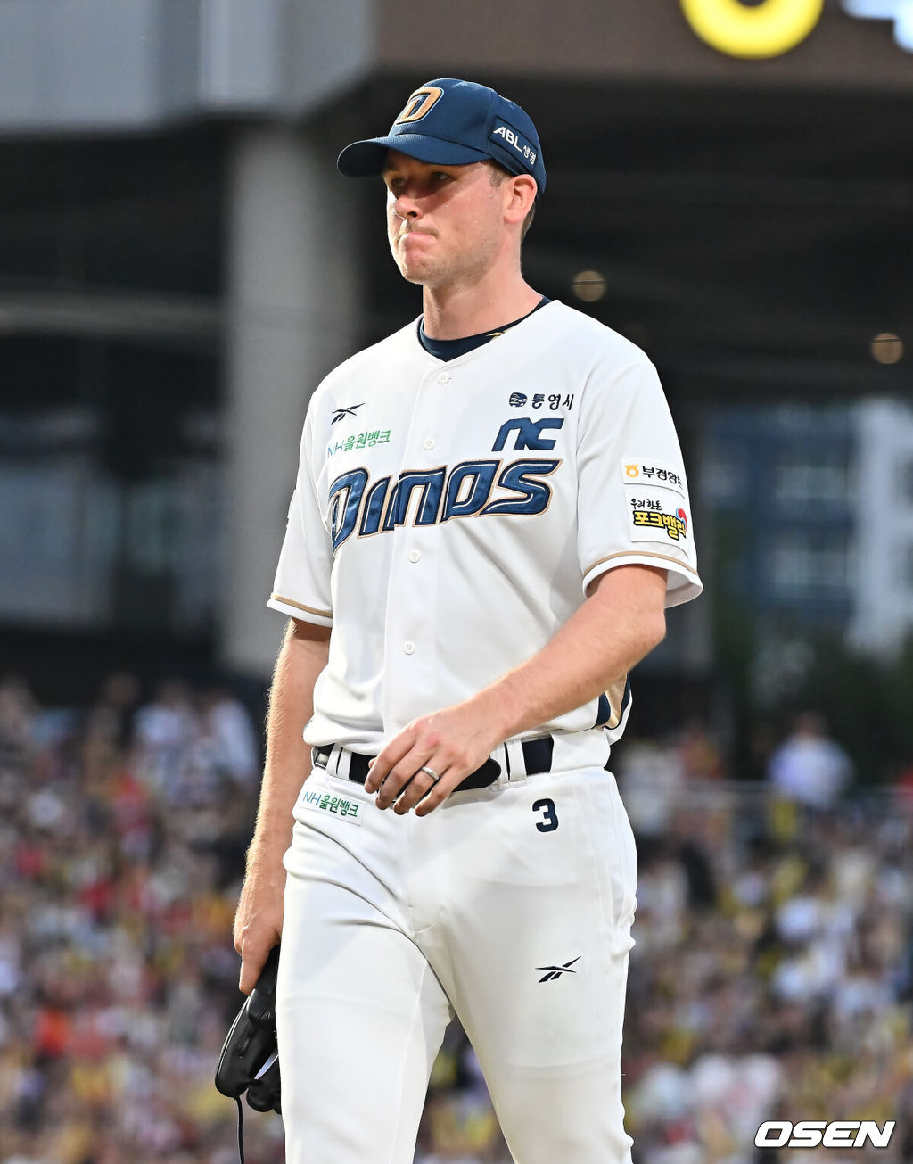 6일 창원NC파크에서 2025 신한 SOL 뱅크 KBO 리그 NC 다이노스와 KIA 타이거즈의 경기가 열렸다. 홈팀 NC는 라일리가, 방문팀 KIA는 올러가 선발 출전했다. NC 다이노스 선발투수 라일리가 5회초 무사 1,2루 KIA 타이거즈 김선빈에게 우중간 역전 1타점 안타를 맞고 교체되고 있다. 2025.09.06 / foto0307@osen.co.kr
