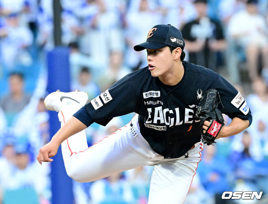 6일 대구삼성라이온즈파크에서 ‘2025 신한 SOL Bank KBO리그’ 삼성 라이온즈와 한화 이글스의 경기가 열렸다.홈팀 삼성은 이승현, 방문팀 한화는 문동주를 선발로 내세웠다.4회말 한화 선발 문동주가 힘차게 공을 뿌리고 있다. 2025.09.06 / dreamer@osen.co.kr
