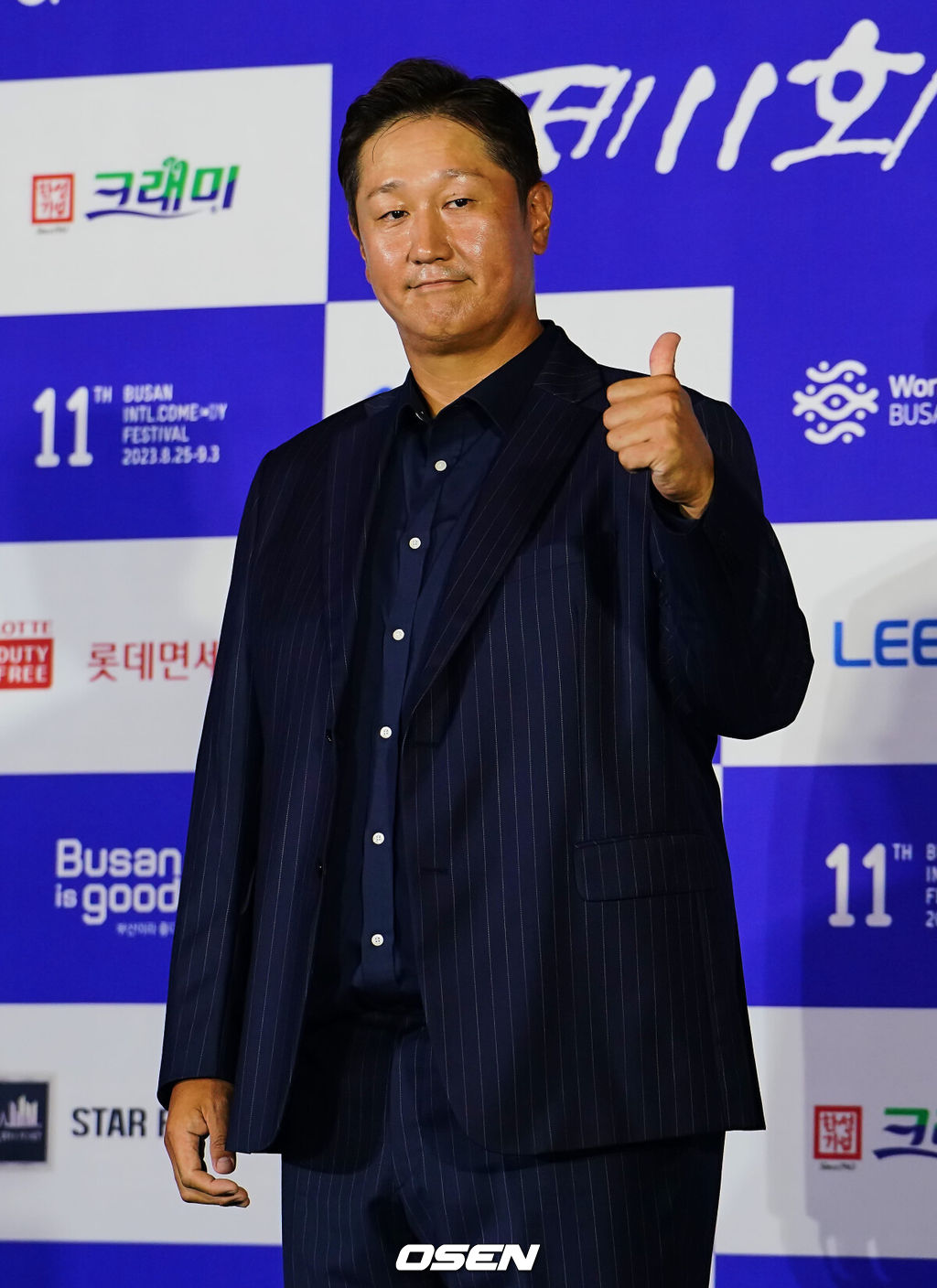 25일 부산 해운대구 우동 영화의 전당에서 제11회 박형준 조직위원장과 김준호 집행위원장(BICF) 개막식이 열렸다. 이대호가 블루카펫 행사에서 포즈를 취하고 있다. 2023.08.25 / foto0307@osen.co.kr