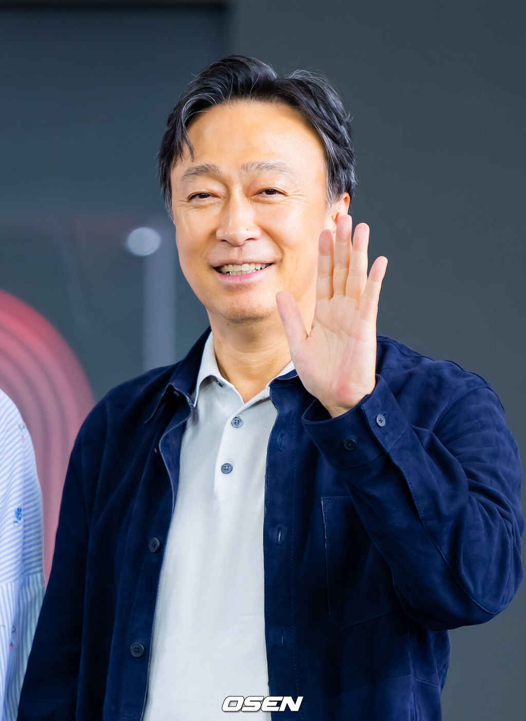 제30회 부산국제영화제(BIFF) 영화 ‘어쩔수가없다’ 오픈토크 행사가 18일 부산 해운대구 영화의 전당에서 열렸다.올해 30주년을 맞이한 부산국제영화제는 오는 26일까지 총 64개국 328편의 작품을 만날수 있다.배우 이성민이 오픈토크에서 포토타임을 갖고 있다  2025.09.18 / rumi@osen.co.kr