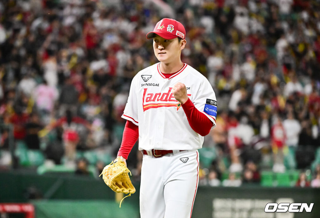 23일 오후 인천 SSG랜더스필드에서 ‘2025 신한 SOL BANK KBO리그’ SSG 랜더스와 KIA 타이거즈의 경기가 진행됐다.이날 경기에서 SSG은 김건우를, KIA가 김태형을 선발투수로 내세웠다.4회초 이닝종료 후 SSG 김건우 투수가 주먹을 쥐며 기뻐하고 있다. 2025.09.23 / soul1014@osen.co.kr