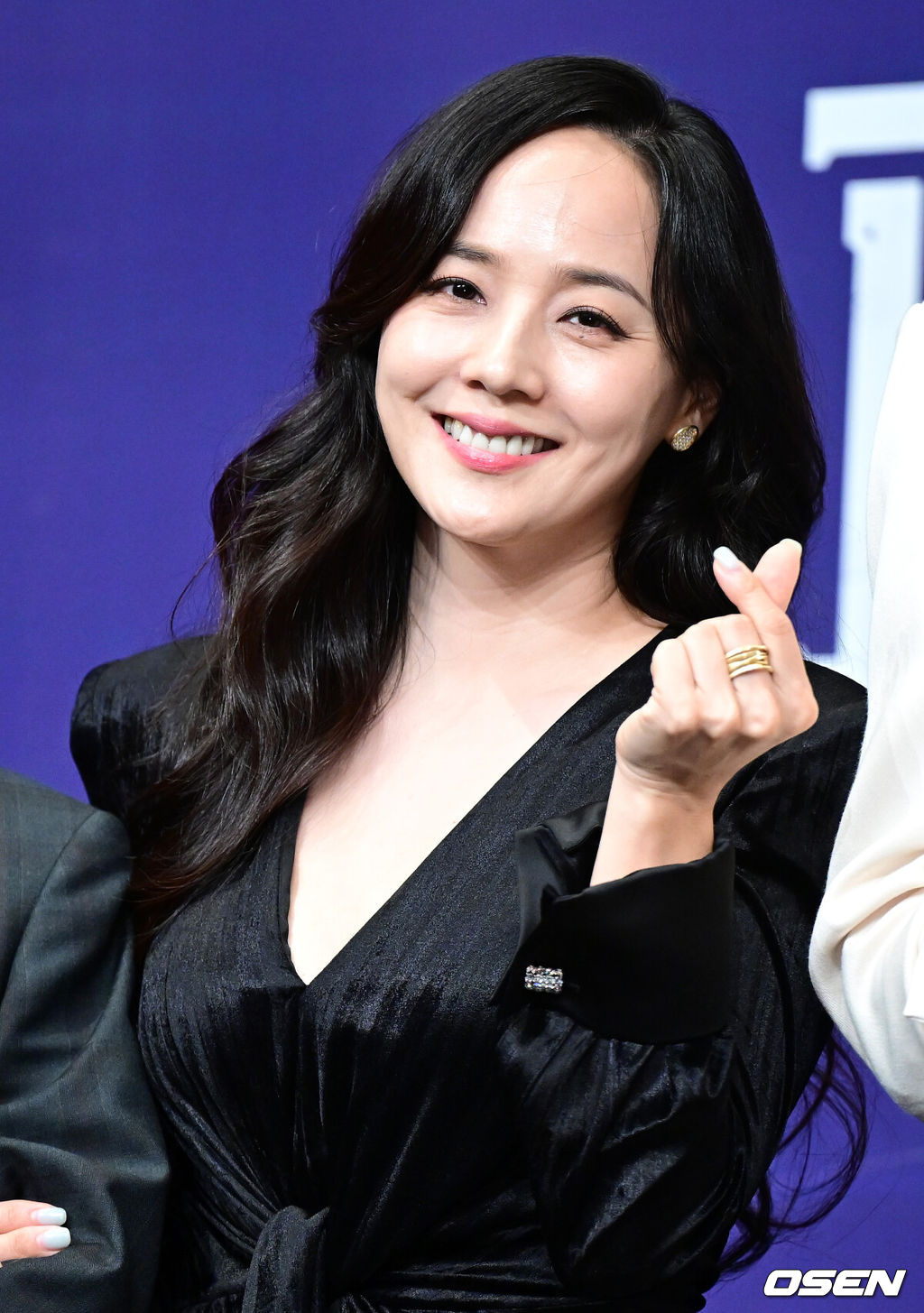 24일 오후 서울 신도림동 더 링크 서울에서 MBN 새 수목미니시리즈 ‘퍼스트레이디’ 제작발표회가 열렸다.드라마 ‘퍼스트레이디’는 대통령에 당선된 남편이 장차 퍼스트레이디가 될 아내에게 이혼을 요구하는 초유의 사건이 벌어지면서 펼쳐지는 이야기를 담는다. 배우 유진이 포토타임을 하고 있다. 2025.09.24 / dreamer@osen.co.kr
