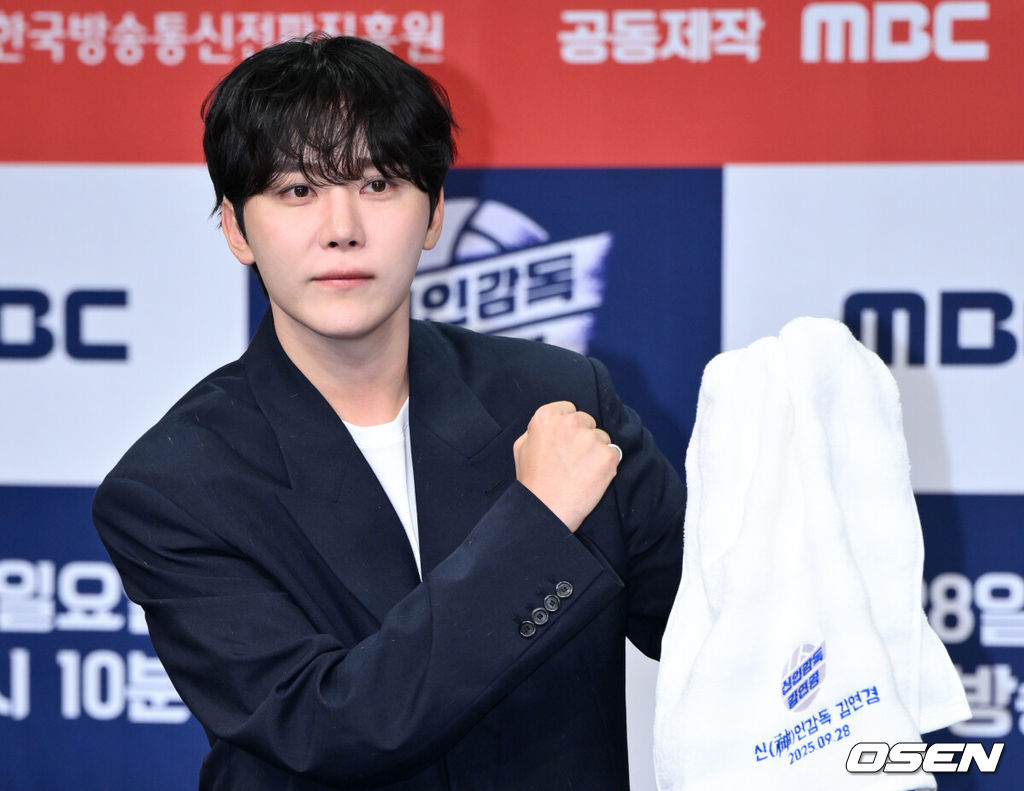 MBC 새 예능 ‘신인감독 김연경’ 제작발표회가 24일 서울 마포구 상암 MBC 골든마우스홀에서 열렸다.오는 28일 첫 방송하는 MBC 새 예능 프로그램 ‘신인감독 김연경’은 신인감독으로 돌아온 배구계의 전설 배구 황제 김연경의 구단 창설 프로젝트다.세븐틴 부승관이 포즈를 취하고 있다.  2025.09.24 /cej@osen.co.kr