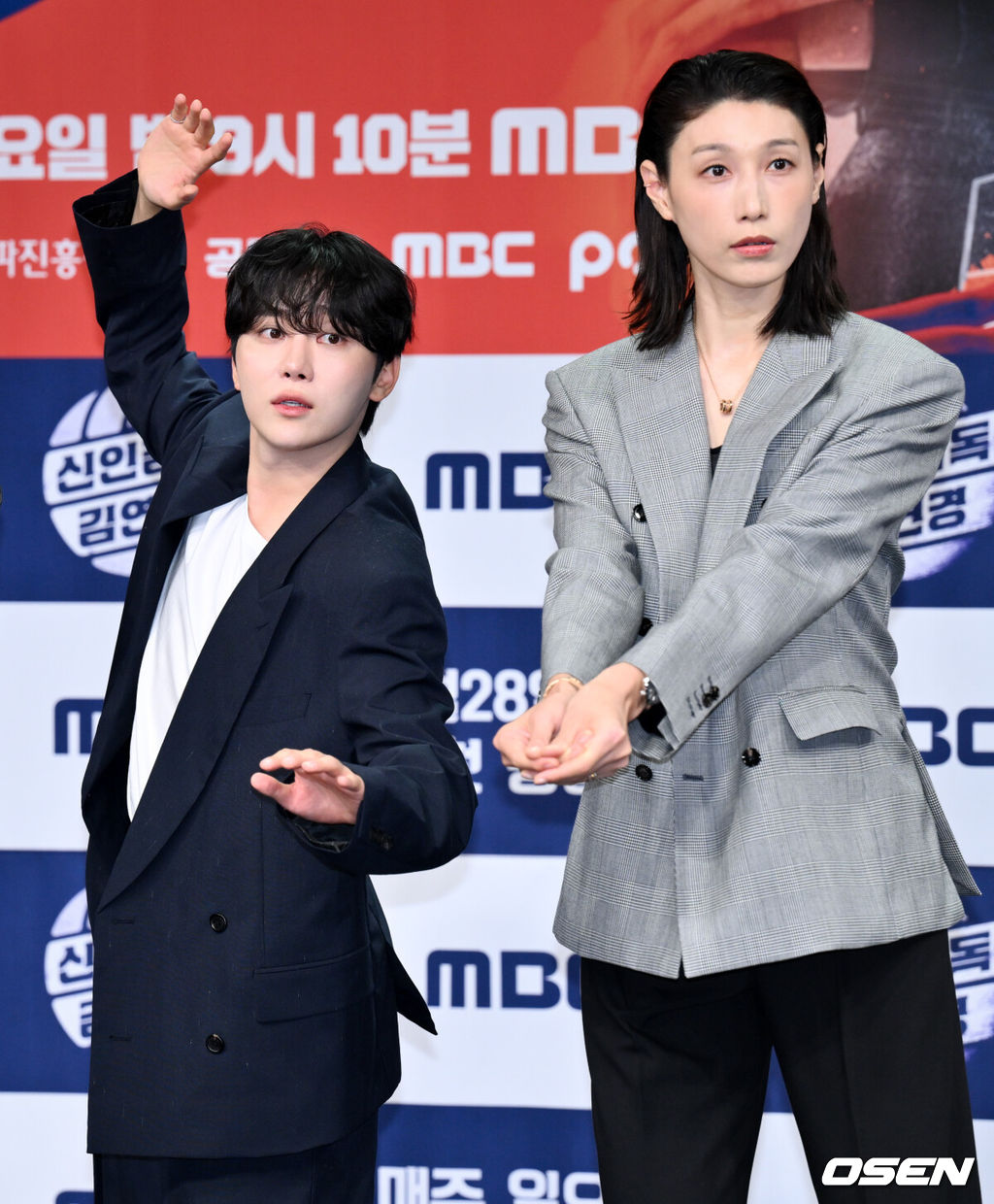 MBC 새 예능 ‘신인감독 김연경’ 제작발표회가 24일 서울 마포구 상암 MBC 골든마우스홀에서 열렸다.오는 28일 첫 방송하는 MBC 새 예능 프로그램 ‘신인감독 김연경’은 신인감독으로 돌아온 배구계의 전설 배구 황제 김연경의 구단 창설 프로젝트다.세븐틴 부승관, 전 배구선수 김연경이 포즈를 취하고 있다.  2025.09.24 /cej@osen.co.kr