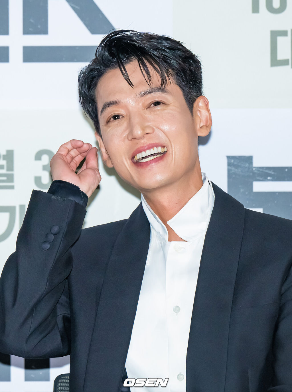 24일 오후 서울 롯데시네마 월드타워점에서  영화 ‘보스’ 언론시사회가 진행됐다.'보스'는 조직의 미래가 걸린 차기 보스 선출을 앞두고 각자의 꿈을 위해 서로에게 보스 자리를 치열하게 양보하는 조직원들의 필사적인 대결을 그린 코믹 액션 영화로 오는 10월 3일 개봉된다.배우 정경호가 미소 짓고 있다.  2025.09.24 / soul1014@osen.co.kr