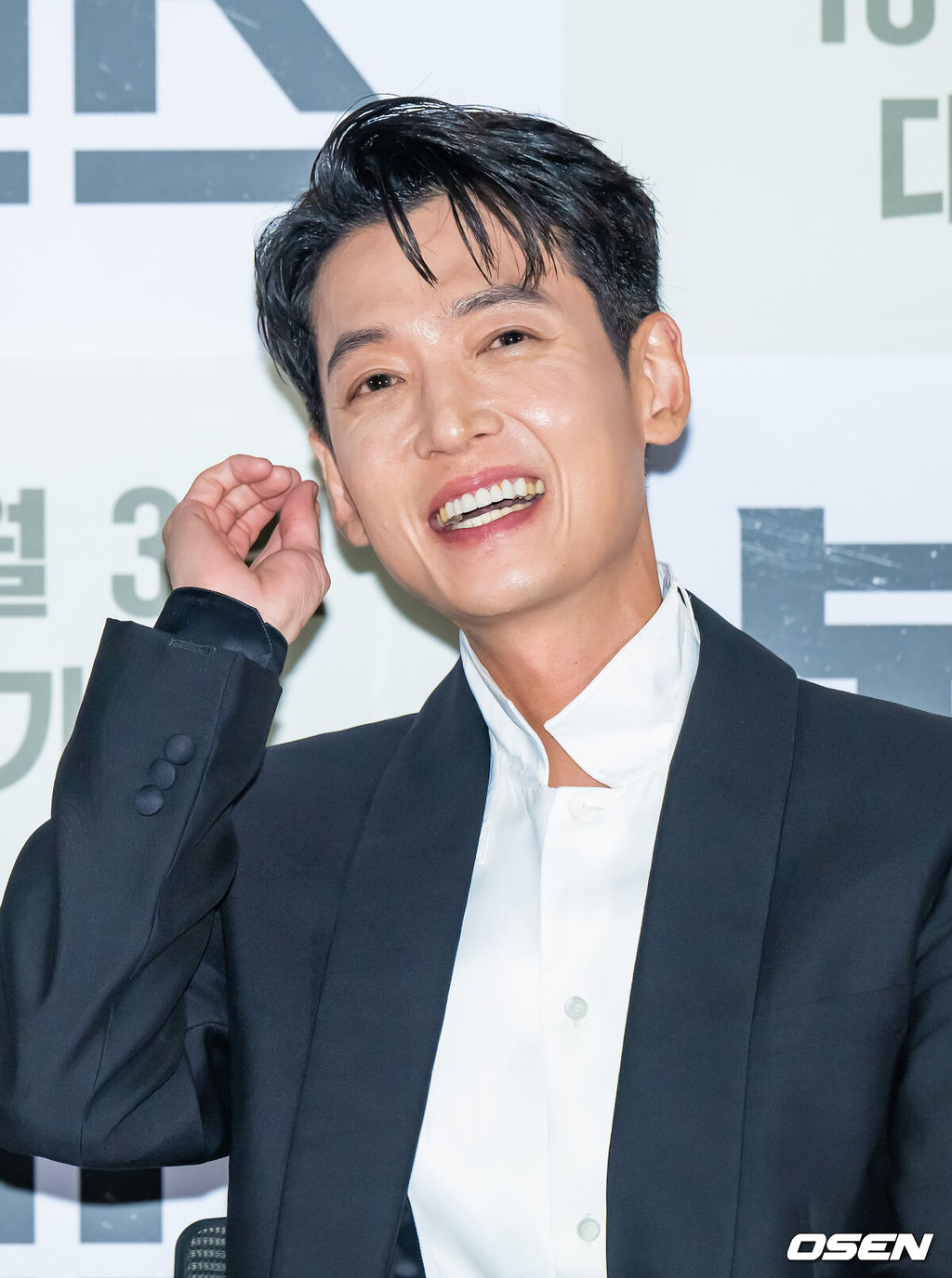 24일 오후 서울 롯데시네마 월드타워점에서  영화 ‘보스’ 언론시사회가 진행됐다.'보스'는 조직의 미래가 걸린 차기 보스 선출을 앞두고 각자의 꿈을 위해 서로에게 보스 자리를 치열하게 양보하는 조직원들의 필사적인 대결을 그린 코믹 액션 영화로 오는 10월 3일 개봉된다.배우 정경호가 미소 짓고 있다.  2025.09.24 / soul1014@osen.co.kr