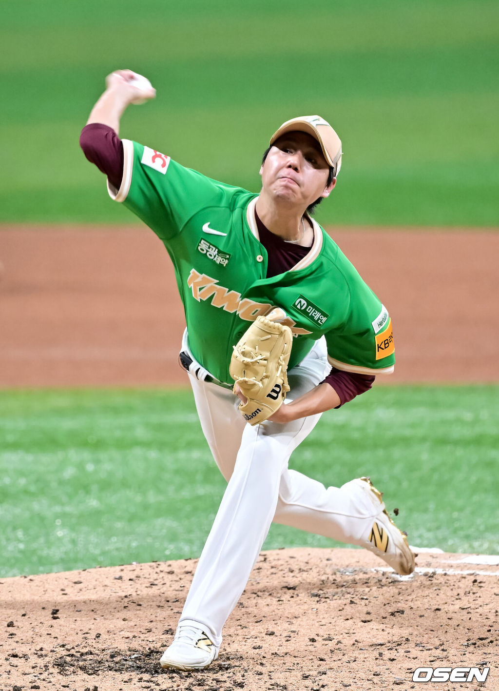 24일 오후 서울 고척스카이돔에서 ‘2025 신한 SOL BANK KBO리그’ 키움 히어로즈와 KIA 타이거즈의 경기가 진행됐다.이날 경기에서 키움은 하영민을, KIA는 올러 선발투수로 내세웠다. 3회초 키움 선발투수 하영민이 역투하고 있다. 2025.09.24 / soul1014@osen.co.kr