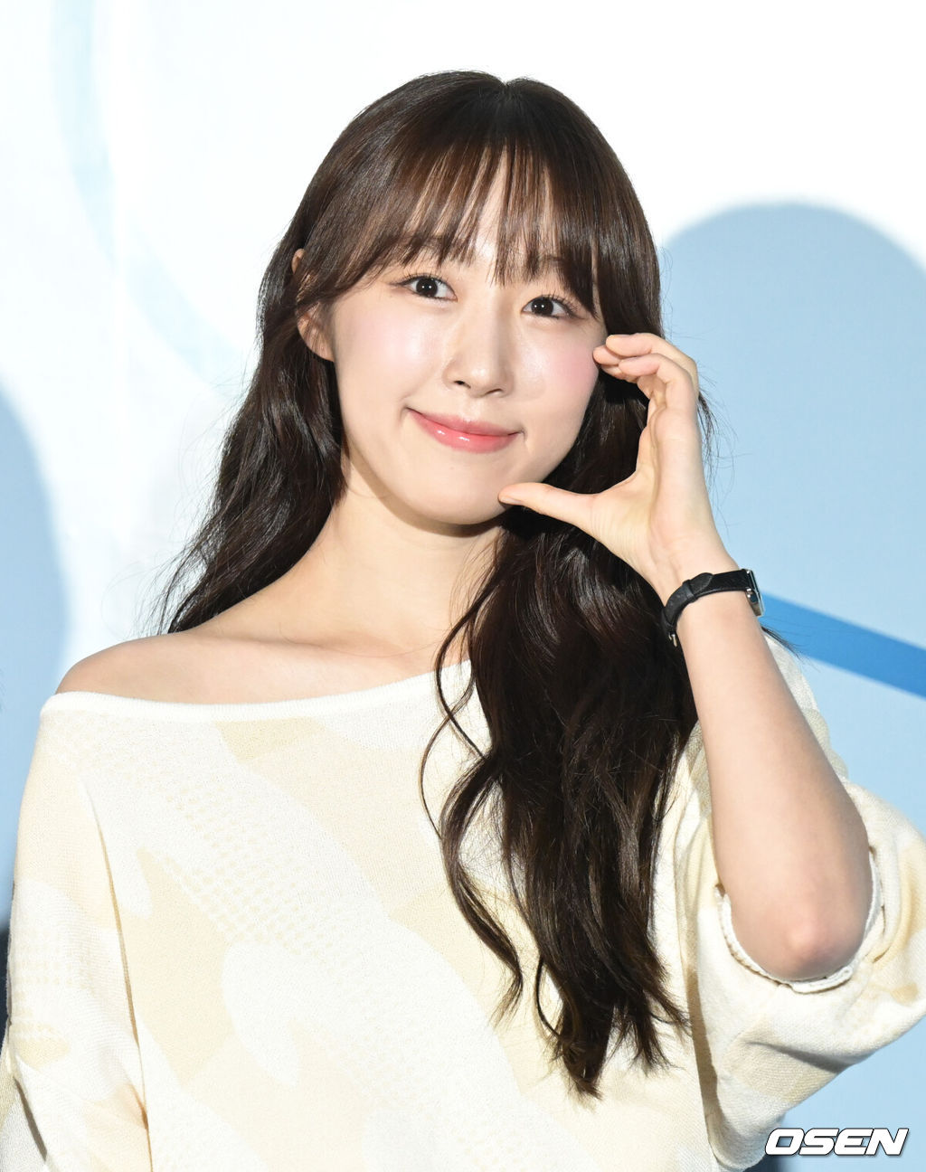 9일 서울 동대문 디자인플라자(DDP)에서 ‘2024 S/S 서울패션위크’ 포토월 행사가 열렸다.우주소녀 수빈이 포즈를 취하고 있다. 2023.09.09 /cej@osen.co.kr