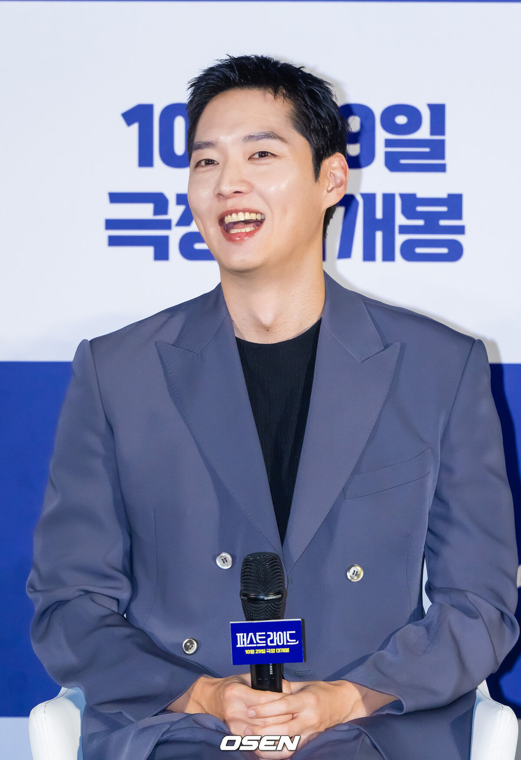 25일 오전 서울 용산아이파크몰 내 용산 CGV에서 영화 '퍼스트 라이드' 제작보고회가 진행됐다.영화 ‘30일’의 남대중 감독의 신작으로 기대를 모영화 ‘퍼스트 라이드’는 끝을 보는 놈 태정(강하늘), 해맑은 놈 도진(김영광), 잘생긴 놈 연민(차은우), 눈 뜨고 자는 놈 금복(강영석), 사랑스러운 놈 옥심(한선화)까지 뭉치면 더 웃긴 24년 지기 친구들이 첫 해외여행을 떠나는 코미디다.배우 강영석이 미소 짓고 있다.  2025.09.25 / soul1014@osen.co.kr