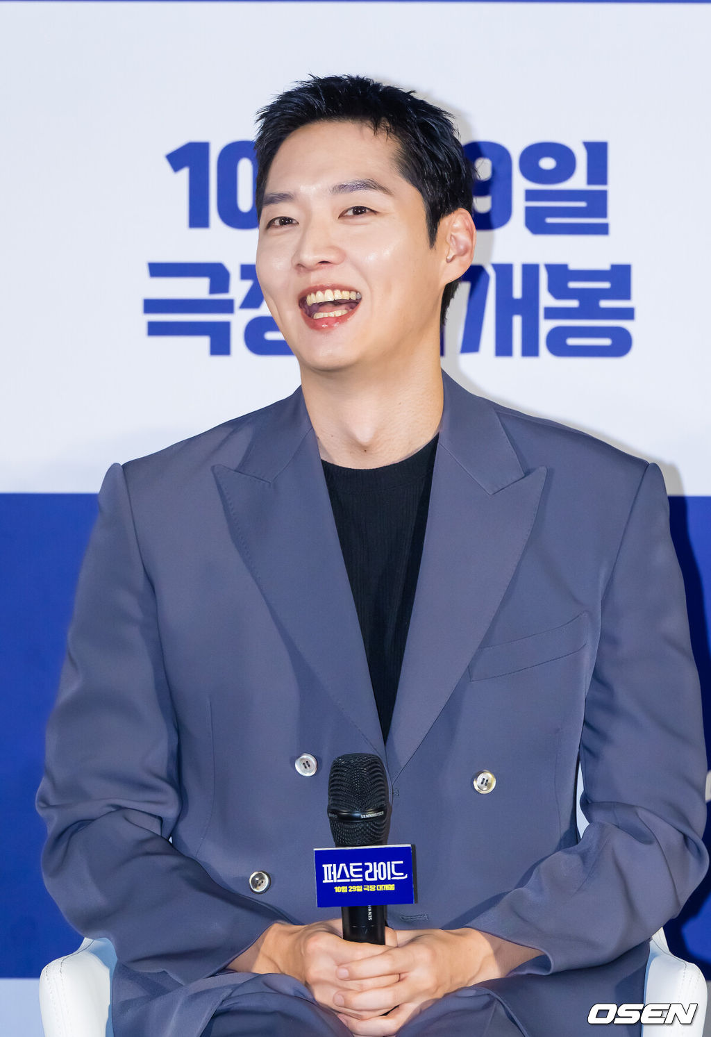 25일 오전 서울 용산아이파크몰 내 용산 CGV에서 영화 '퍼스트 라이드' 제작보고회가 진행됐다.영화 ‘30일’의 남대중 감독의 신작으로 기대를 모영화 ‘퍼스트 라이드’는 끝을 보는 놈 태정(강하늘), 해맑은 놈 도진(김영광), 잘생긴 놈 연민(차은우), 눈 뜨고 자는 놈 금복(강영석), 사랑스러운 놈 옥심(한선화)까지 뭉치면 더 웃긴 24년 지기 친구들이 첫 해외여행을 떠나는 코미디다.배우 강영석이 미소 짓고 있다.  2025.09.25 / soul1014@osen.co.kr