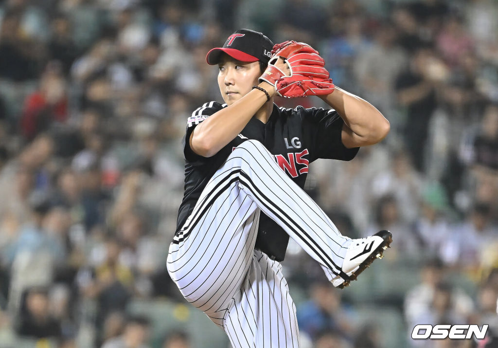 25일 울산 문수야구장에서 2025 신한 SOL 뱅크 KBO 리그 롯데 자이언츠와 LG 트윈스의 경기가 열렸다. 홈팀 롯데는 감보아가, 방문팀 LG는 손주영이 선발로 나섰다.LG 트윈스 손주영이 선발 투수 역투하고 있다. 2025.09.25 / foto0307@osen.co.kr
