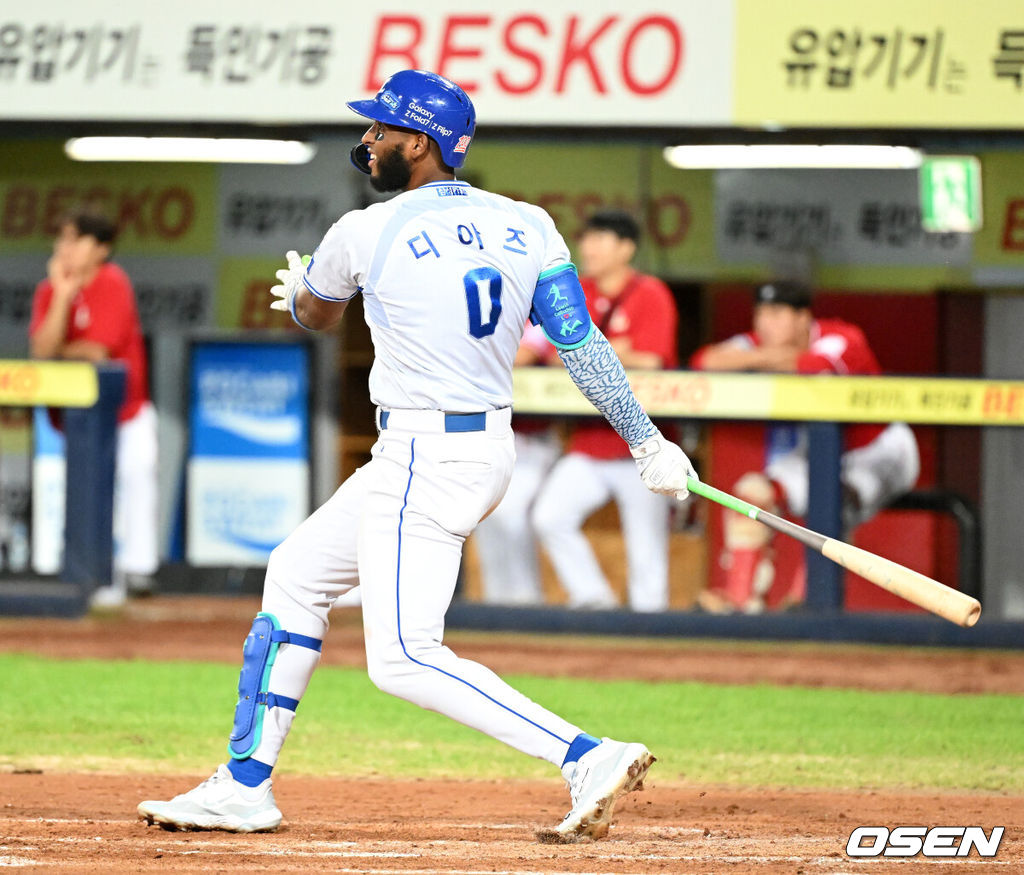11일 오후 대구 삼성라이온즈파크에서 2025 신한 SOL Bank KBO리그 삼성 라이온즈와 SSG 랜더스의 경기가 열렸다.삼성은 후라도, SSG은 화이트를 선발 투수로 내세웠다.4회말 1사에서 삼성 디아즈가 우중월 솔로 홈런을 치고 있다. 2025.09.11 /sunday@osen.co.kr
